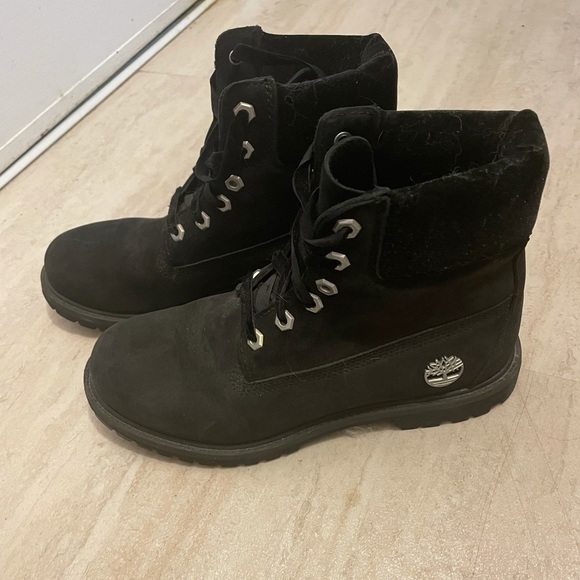 Black Timberlands - Picture 1 of 2
